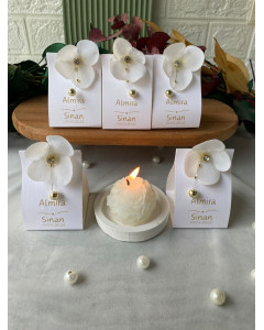 Beyaz Orkide Detaylı Top Gül Mum – Nikah & Nişan Hediyeliği