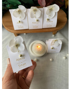 Beyaz Orkide Detaylı Top Gül Mum – Nikah & Nişan Hediyeliği
